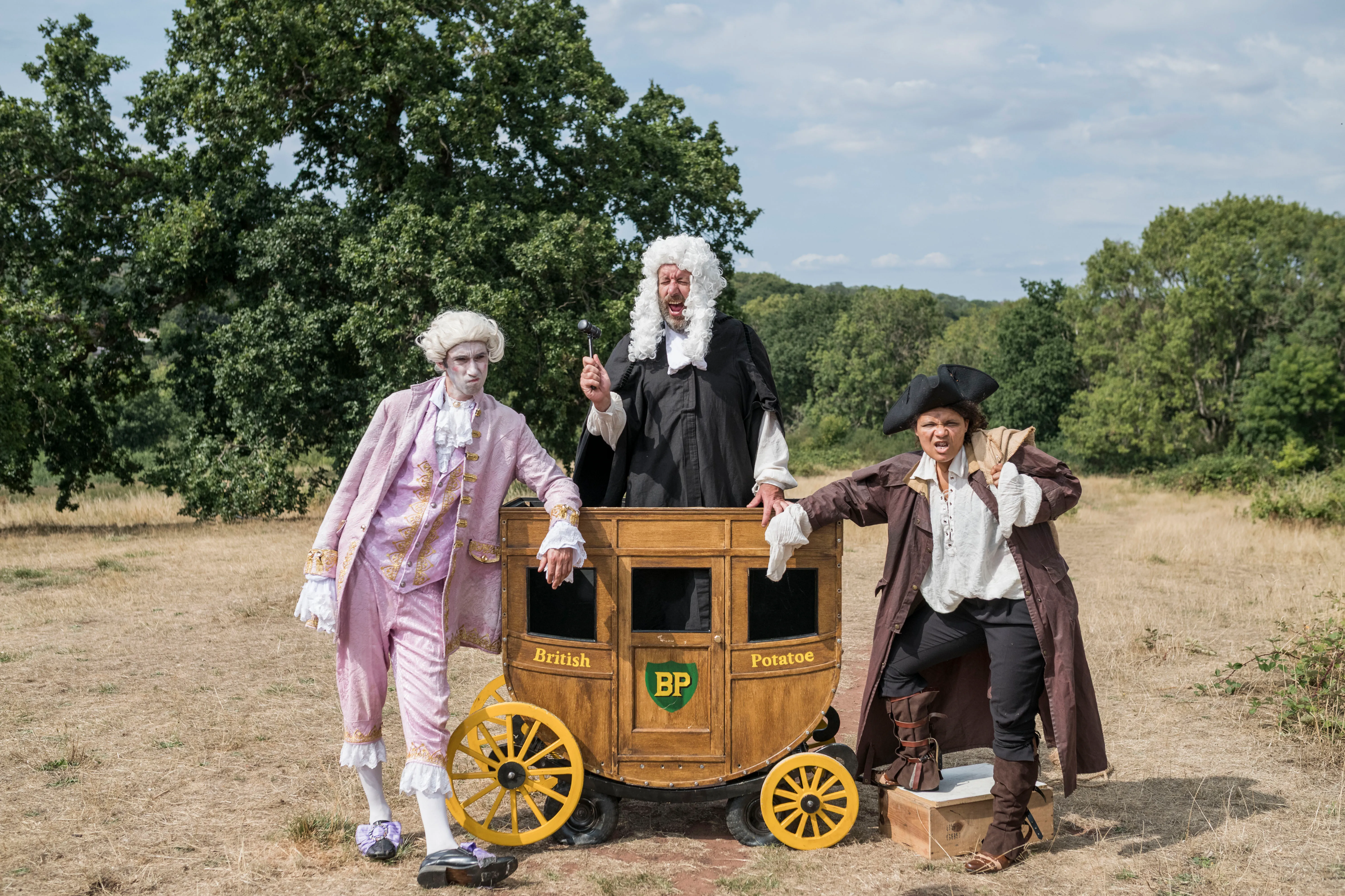 A family audience gathered around the Stand & Deliver courtroom carriage